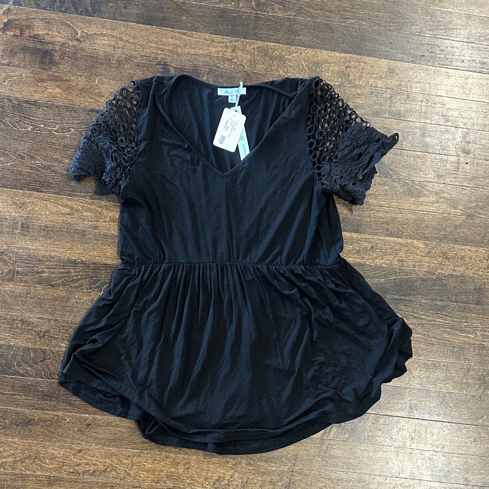 NWT Black Lace Sleeve Women's Top Size Large
